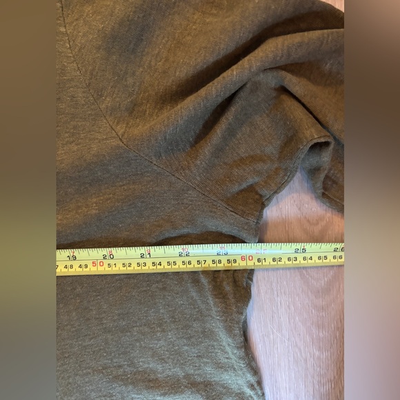 Eileen Fisher lightweight long sleeve tee in mossy green, sz M - Picture 5 of 6